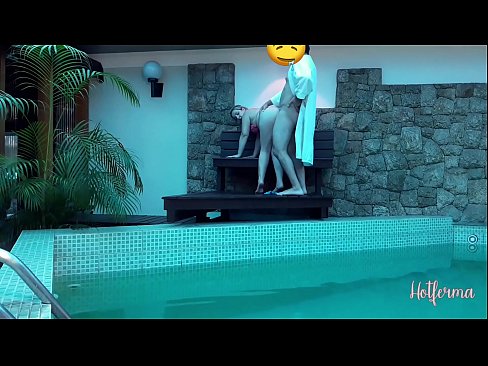 ❤️ Boss neskamea igerilekura gonbidatzen du, baina ezin izan dio beroari eutsi ❤️❌ Sexu bideoa %eu.pornoreino-com.ruan ️❤